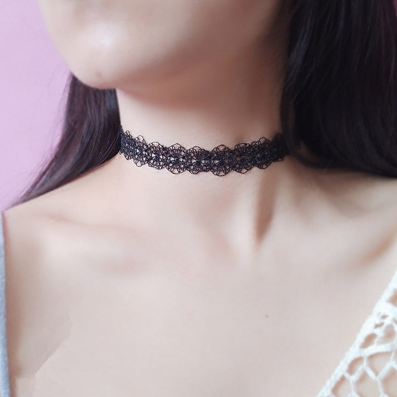 Classic Lace Choker