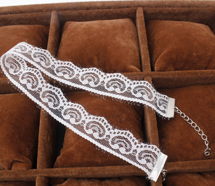 Modern Lace Choker